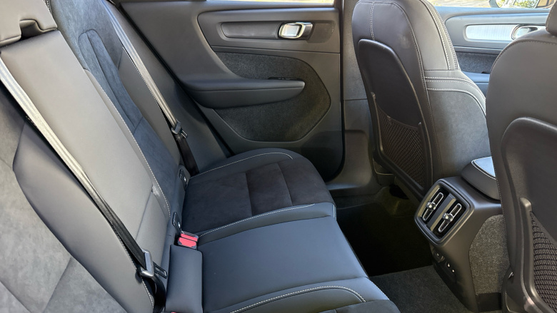 Volvo XC40 2.0 B4P Plus Dark 5dr Auto Petrol Estate